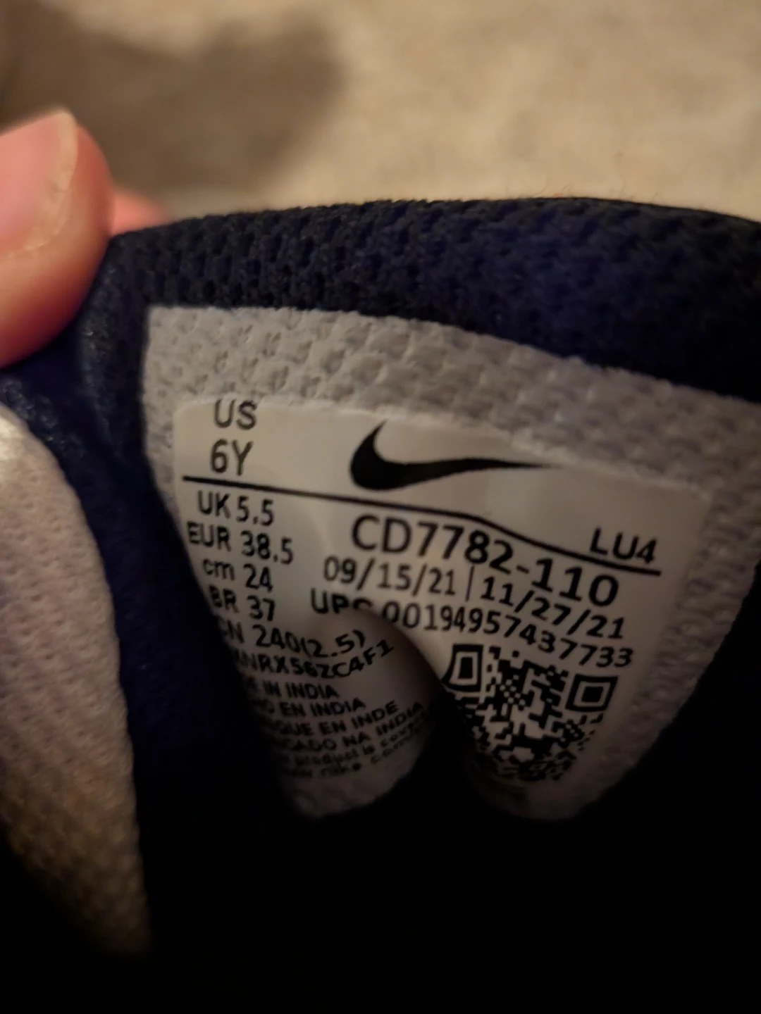 Size 6y Nike shoes - photo 5