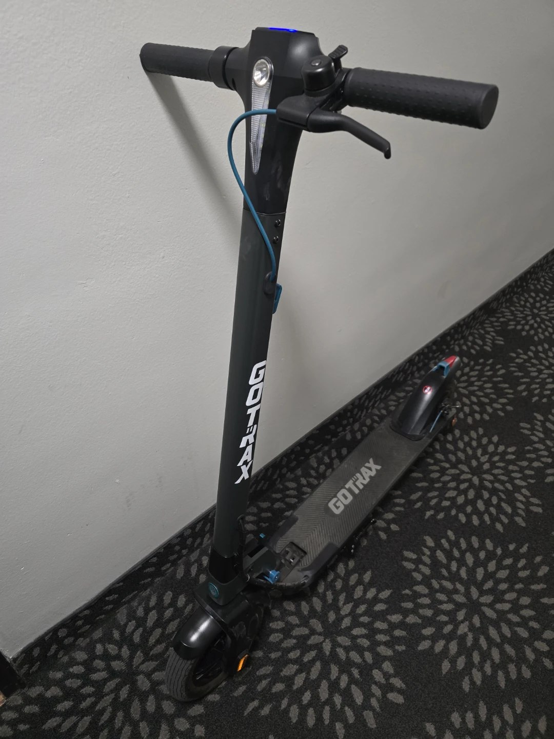Gotrax electric scooter - photo 4