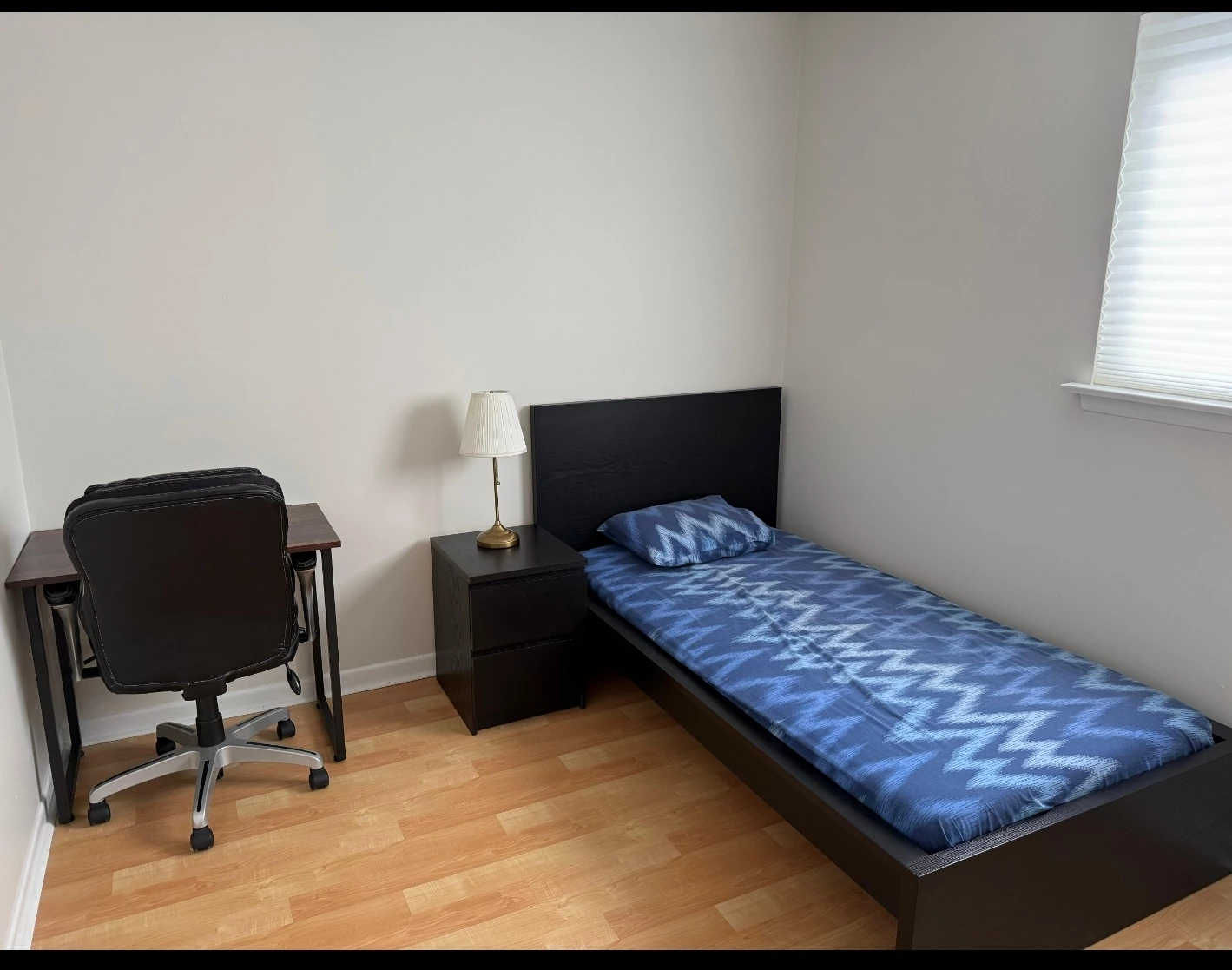 1 furnished bedroom for rent - photo 2