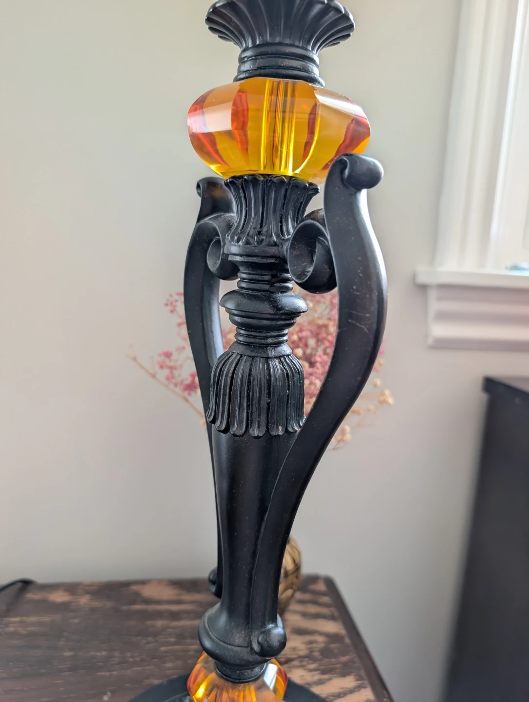 Ornate Table Lamps - Pair of frosted glass table lamps. - photo 3