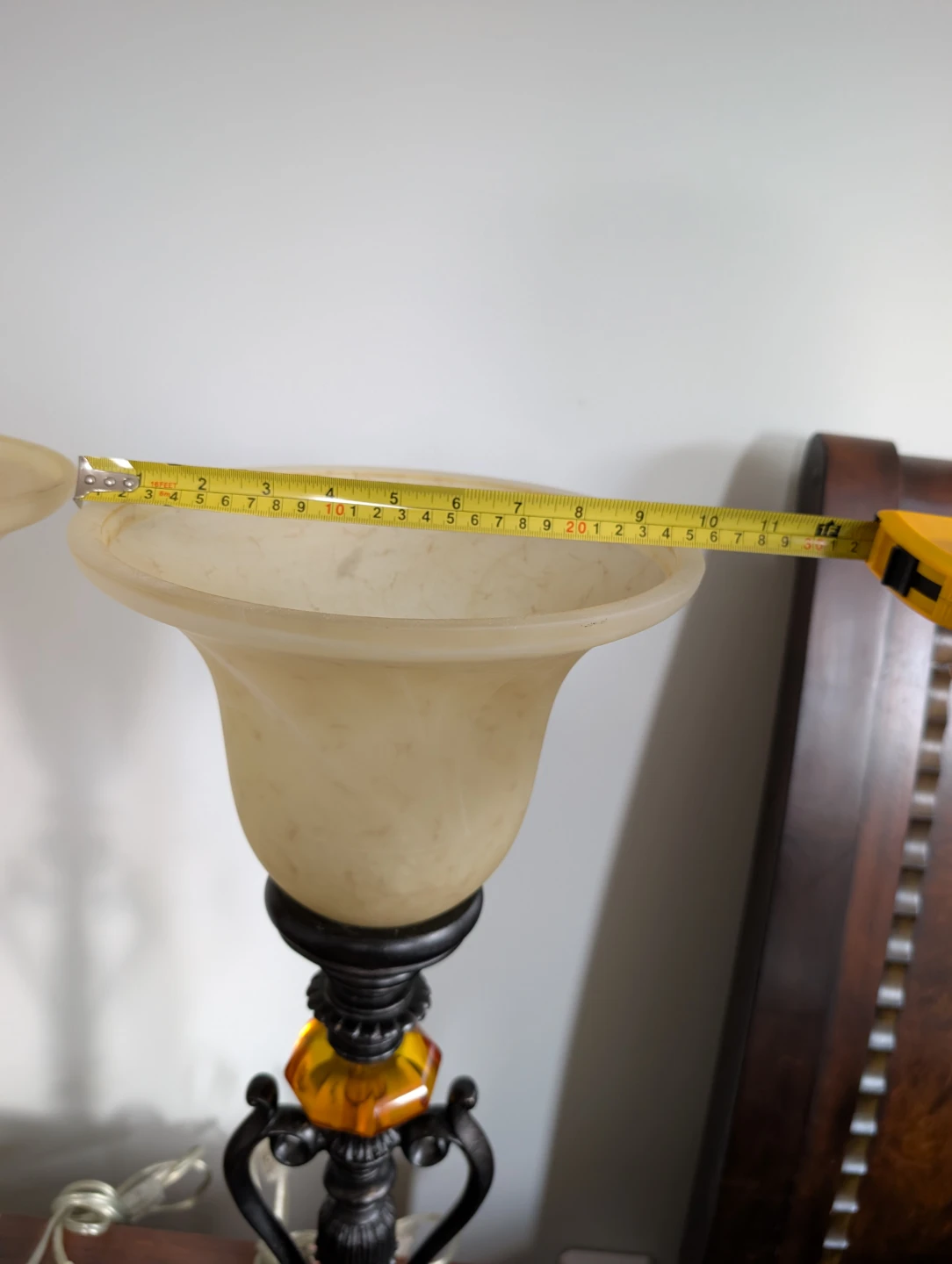 Ornate Table Lamps - Pair of frosted glass table lamps. - photo 4