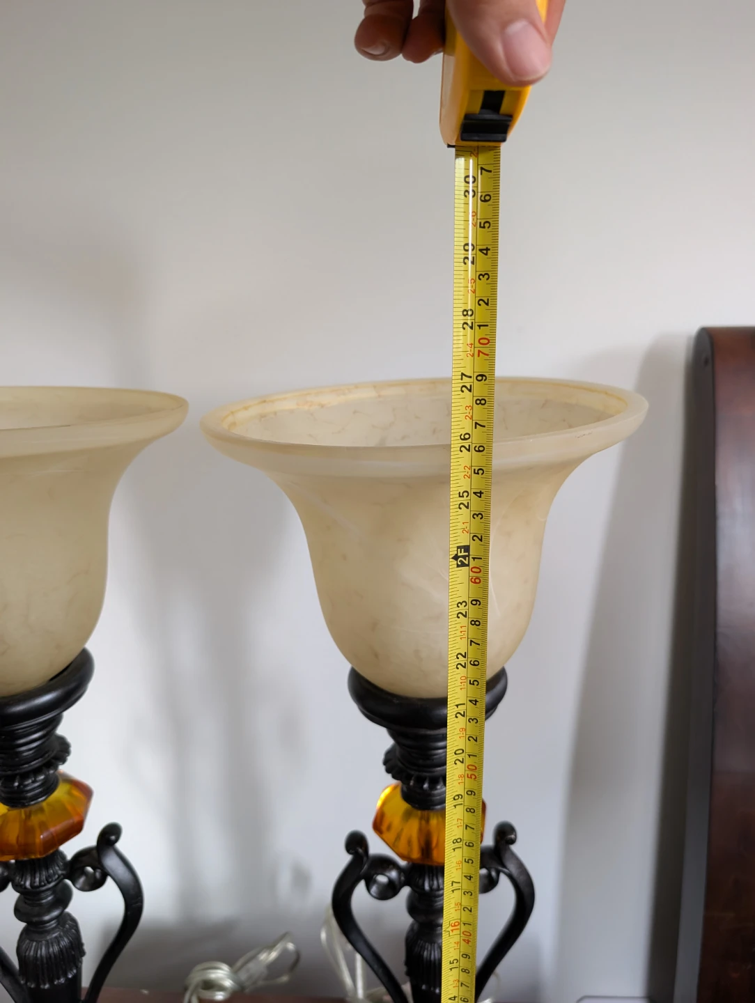 Ornate Table Lamps - Pair of frosted glass table lamps. - photo 5