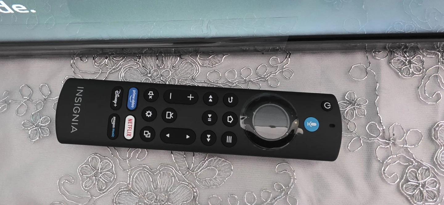 Insignia 40" Fire TV - photo 2
