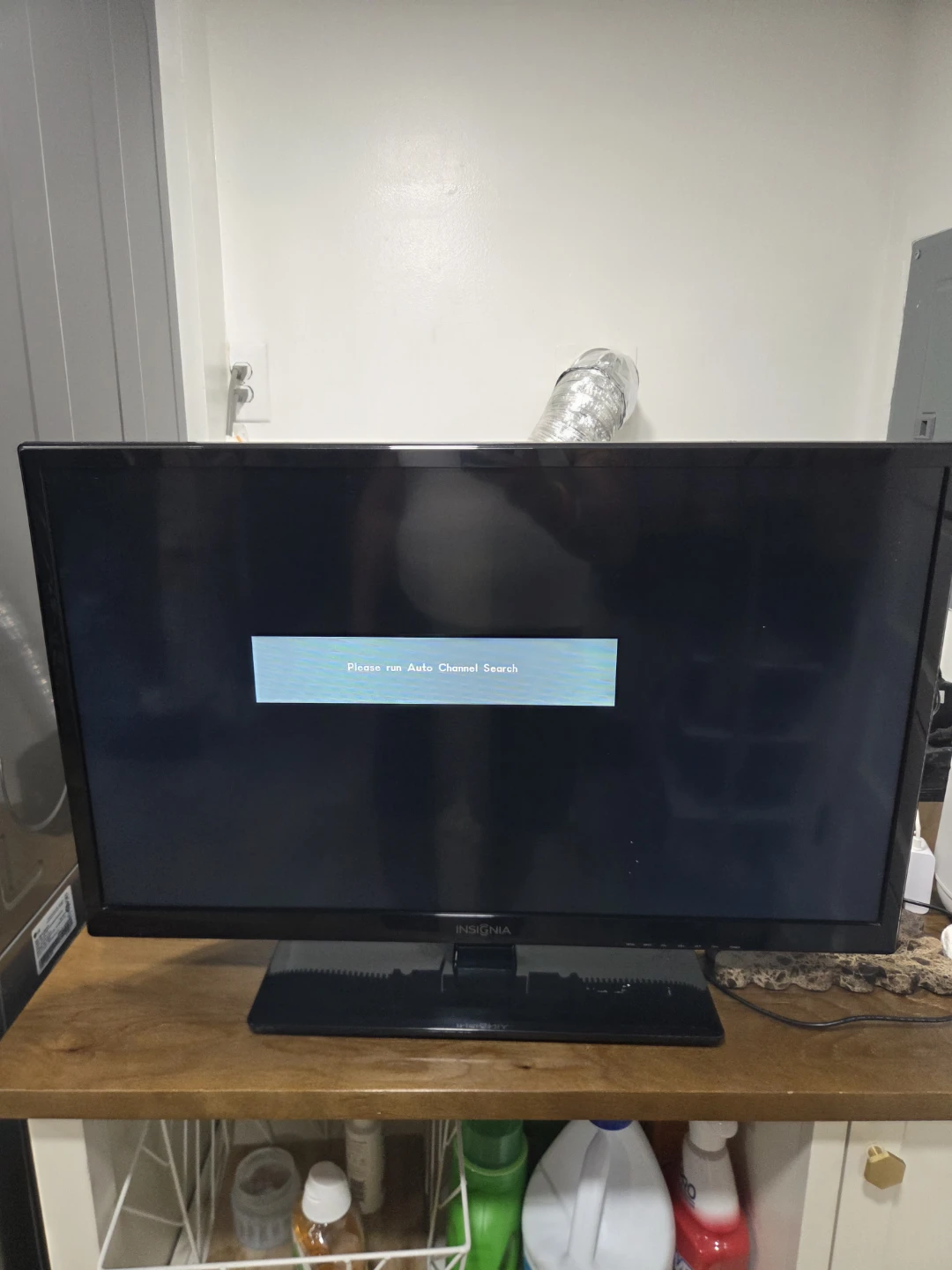 Insignia Flat Screen TV 32 inch - photo 3