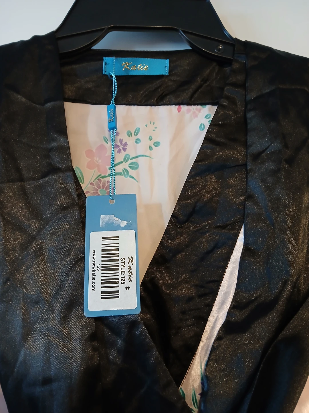 Kimono robe with floral print & One Size Poncho. $8 EACH. - photo 4