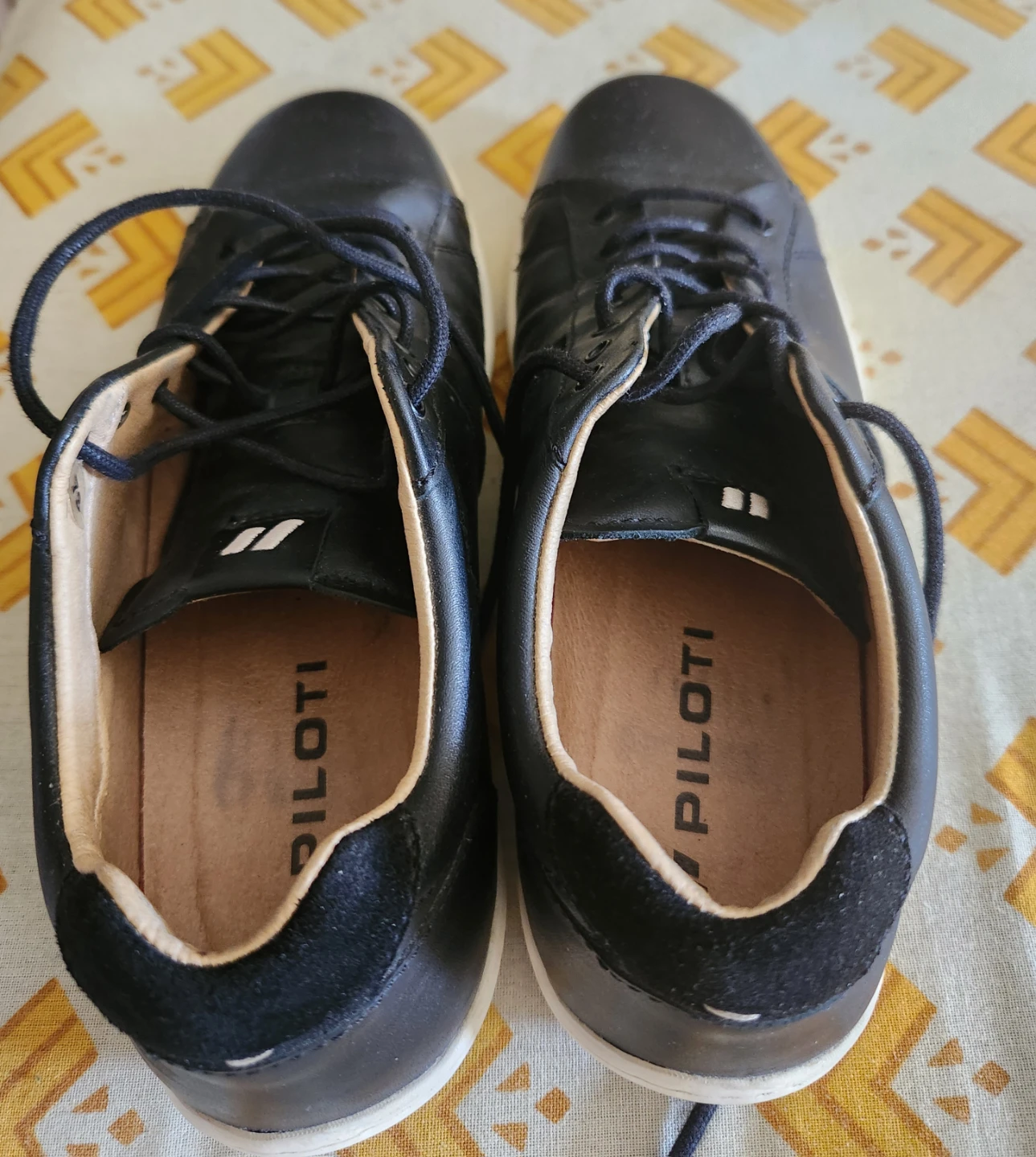 PILOTI Black Leather Lace-Up Shoes US 9 ⚽