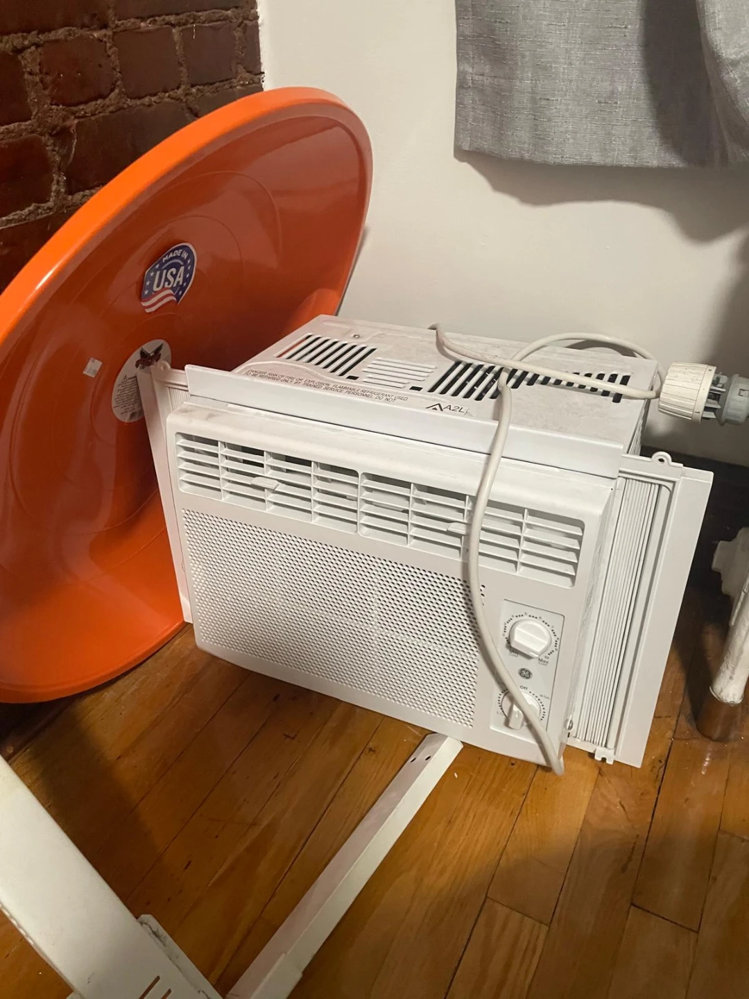 GE Window Air Conditioner with Arm