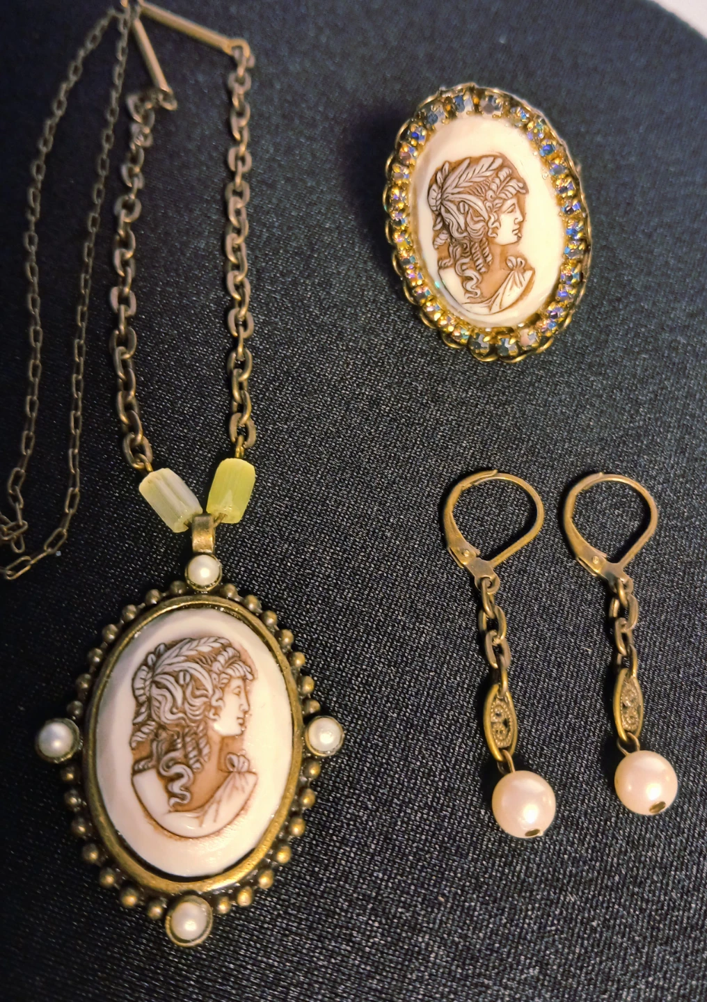 Cameo Pendant Necklace, Earrings & Ring Set - photo 2