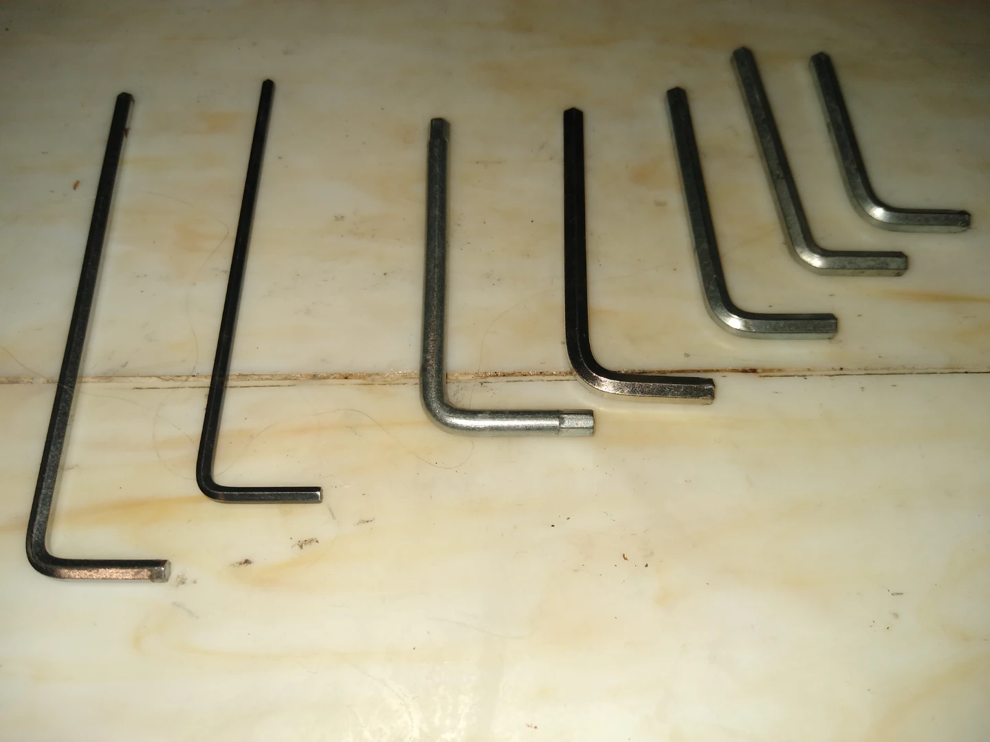This is a set of seven medium sized Allen wrenches - photo 2