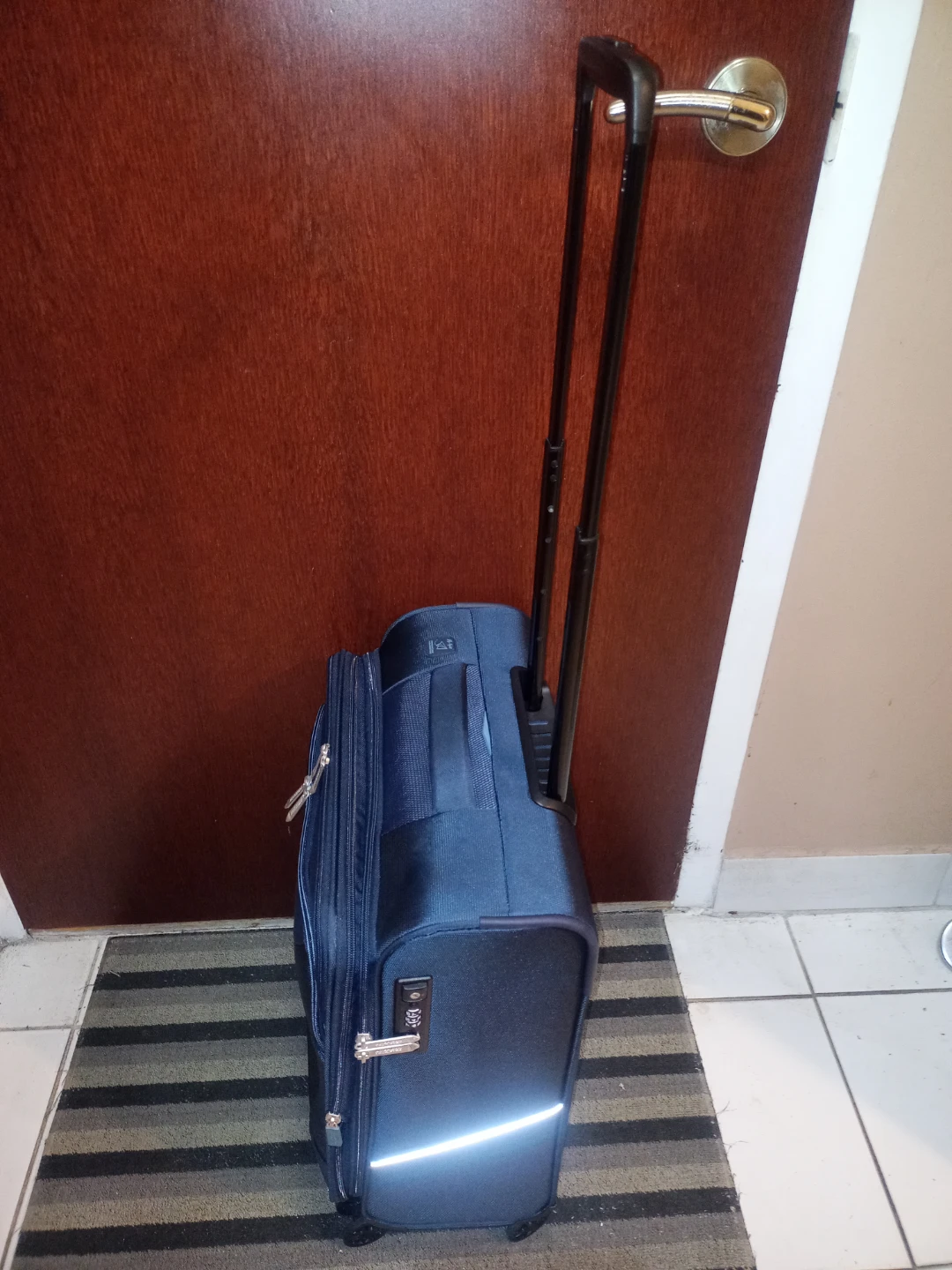 Small Luggage With Swivel Wheels - photo 5