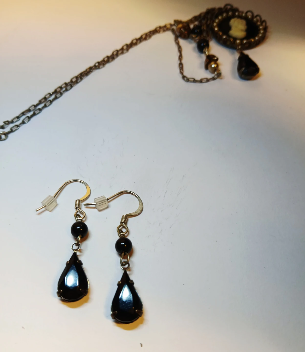 Cameo Necklace and Earring Set - photo 5
