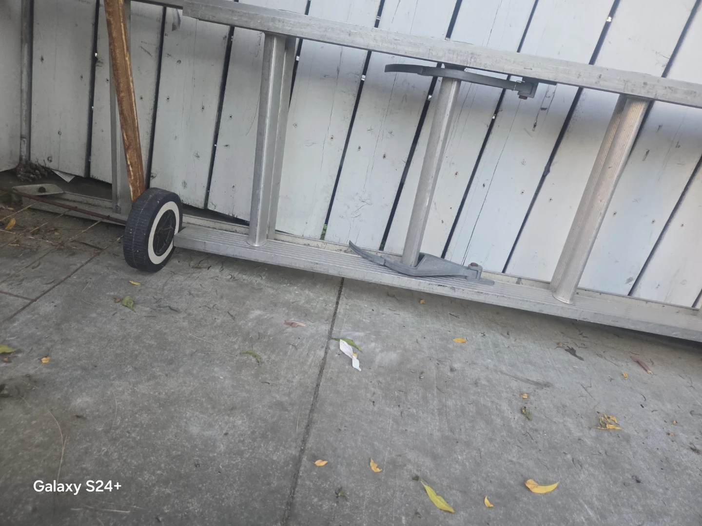 Aluminum Extension Ladder - photo 3
