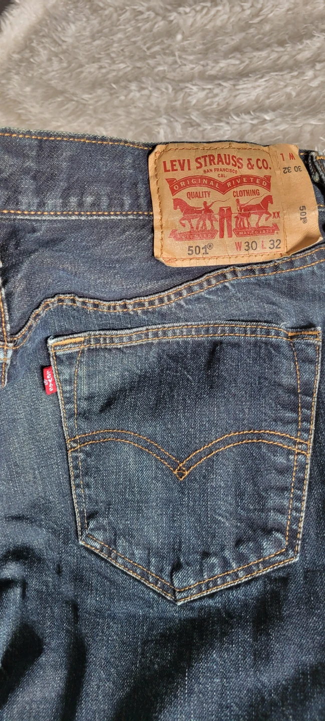 EUC Levi's 501 Jeans W30 L32 - photo 3