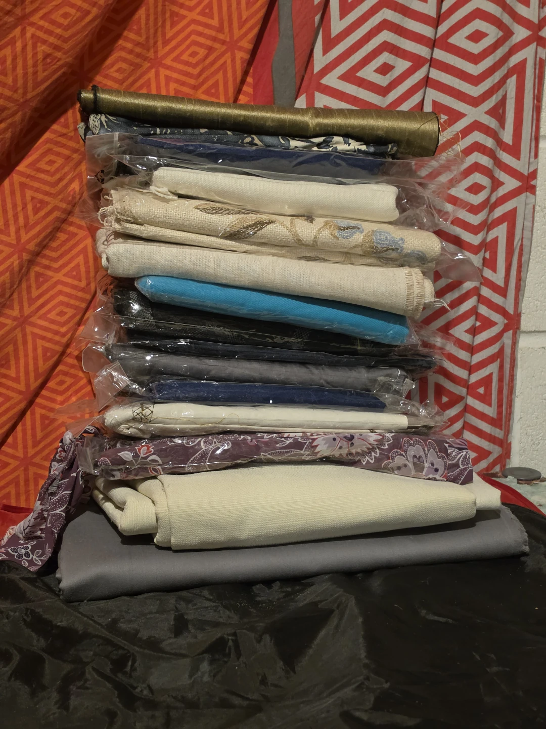 Bundle of fabric scraps - photo 2