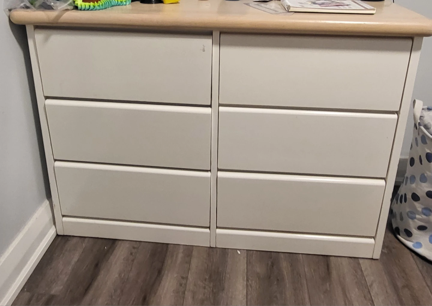 White 6-Drawer Dresser