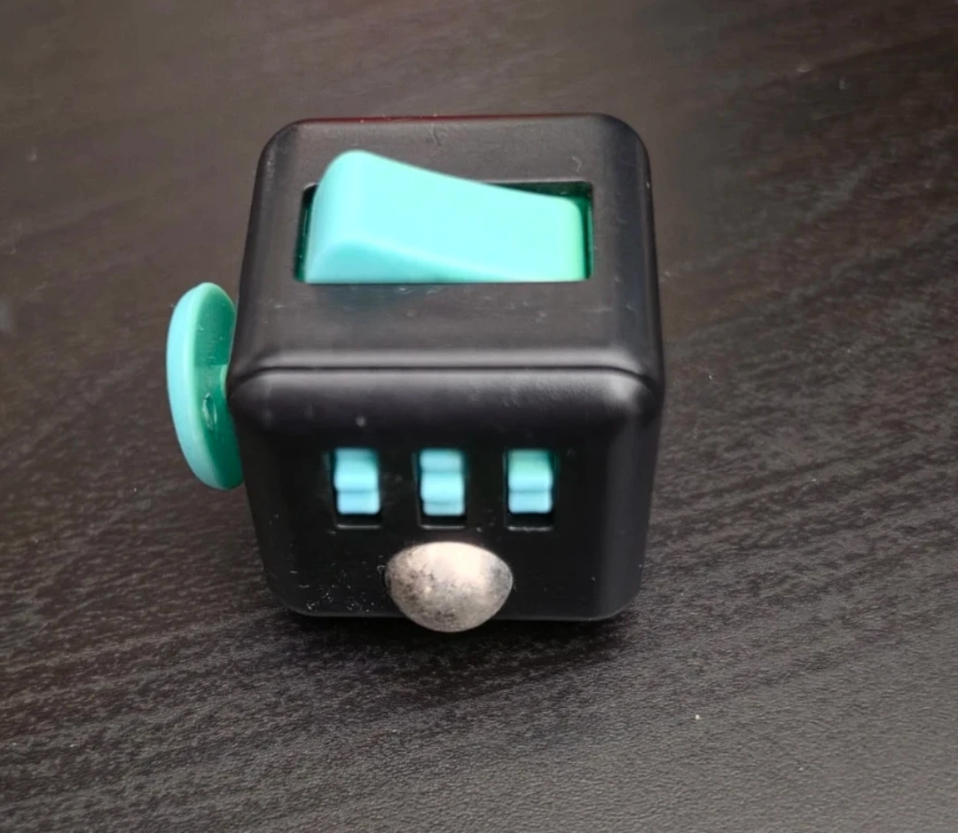 Fidget cube