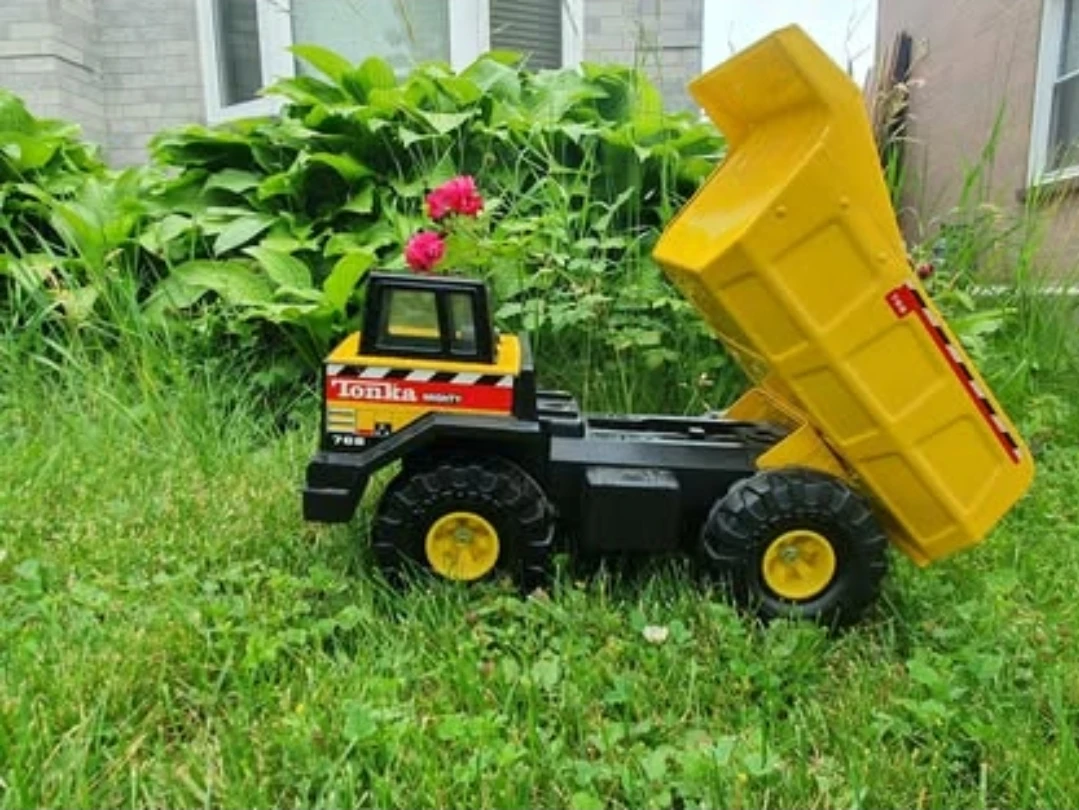 Tonka Classic Mighty Dump Truck and Loader