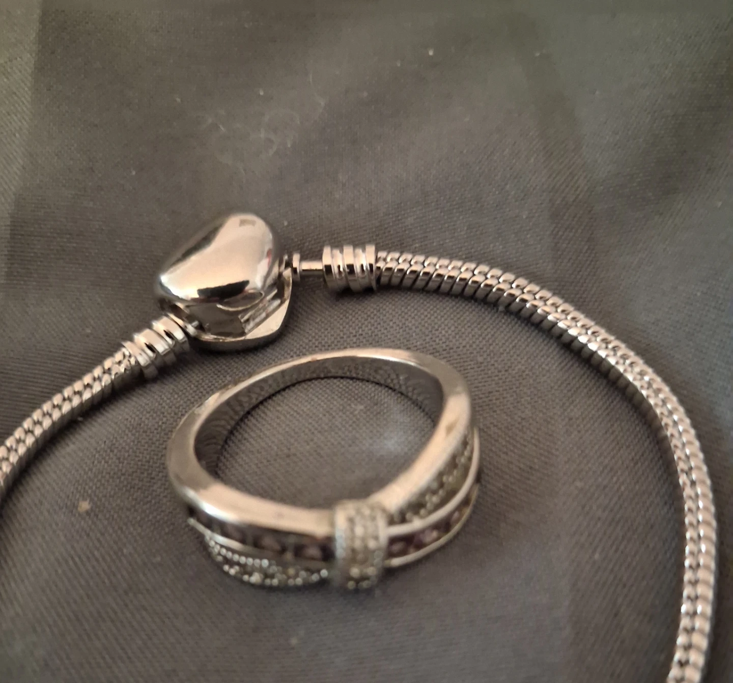 Silver Tone Bracelet with Heart Charm and Ring - photo 2
