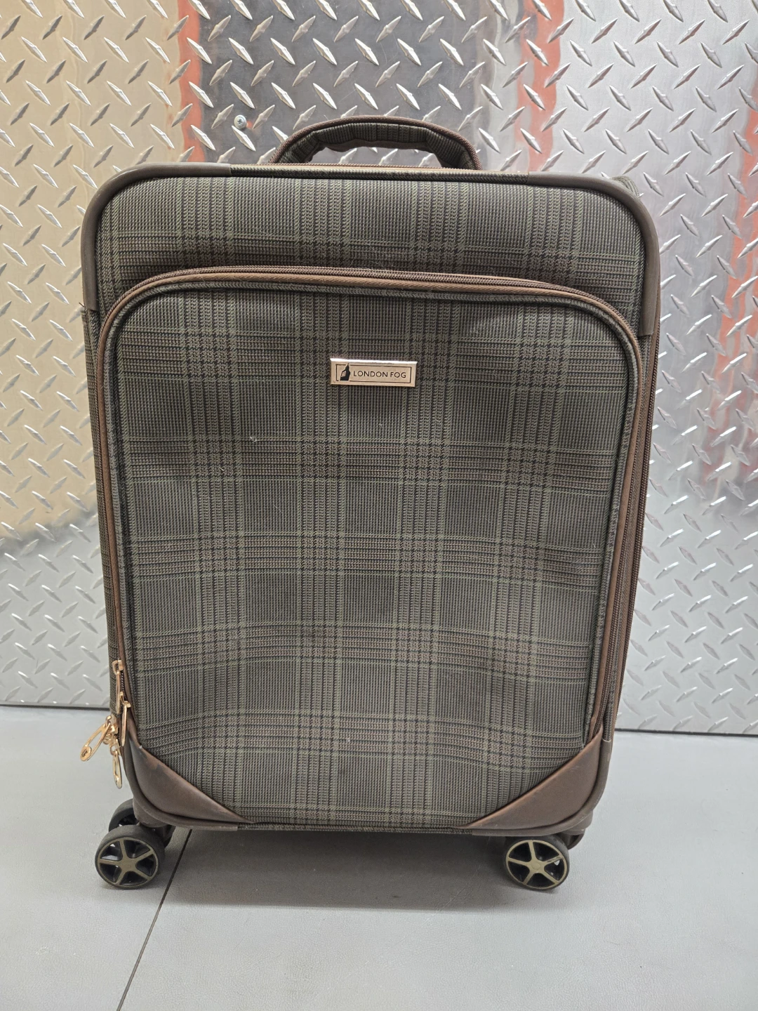 London Fog 21" Devonshire Spinner Carry On Suitcase