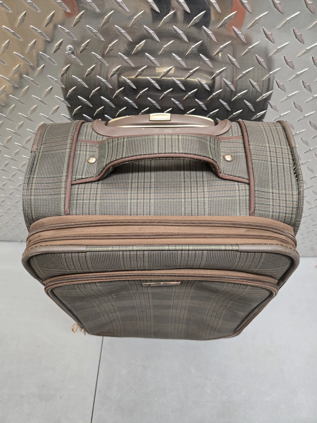 London Fog 21" Devonshire Spinner Carry On Suitcase - photo 2