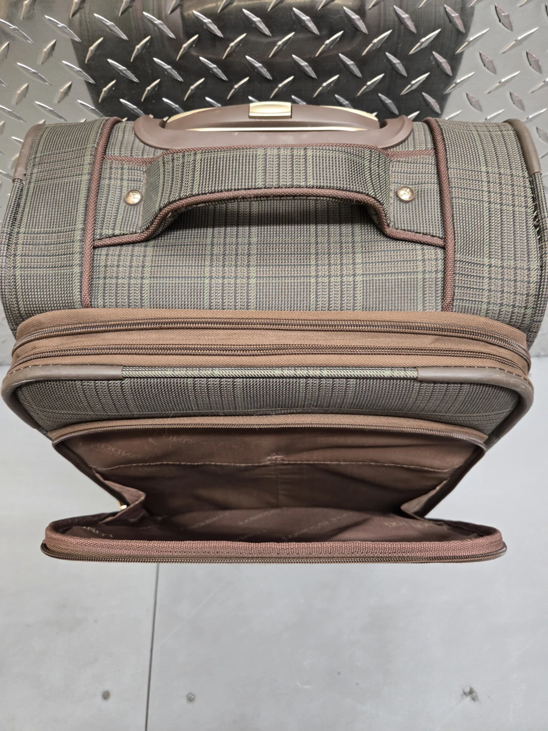 London Fog 21" Devonshire Spinner Carry On Suitcase - photo 3