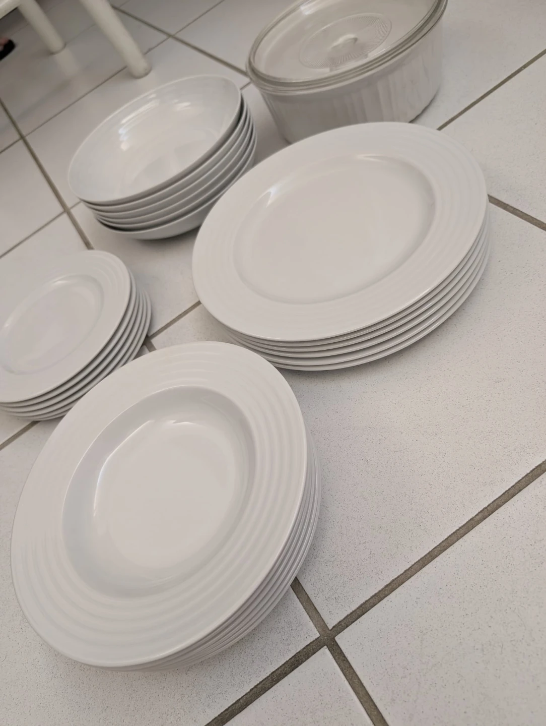 Casserole Dish and Procelain Dinnerware set - photo 5