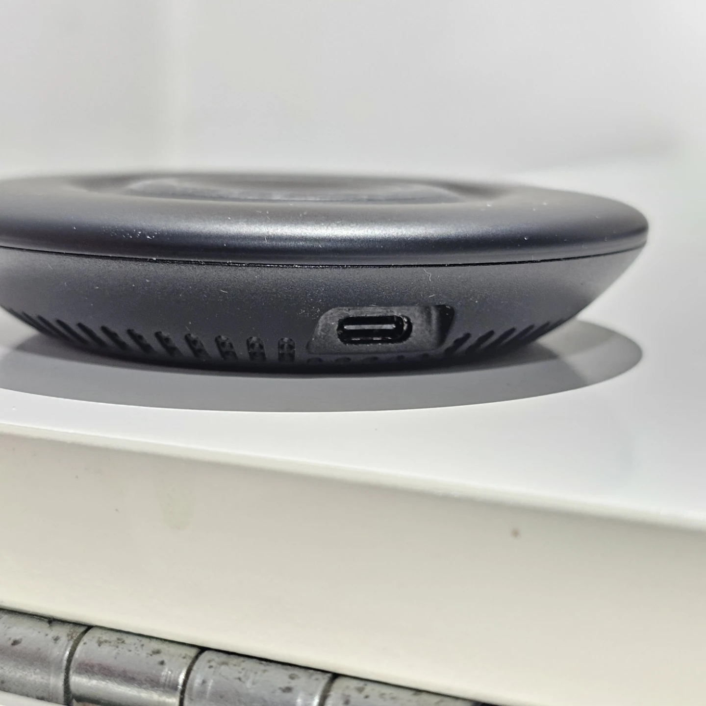 Samsung EP-P3105 Wireless Charger - photo 2