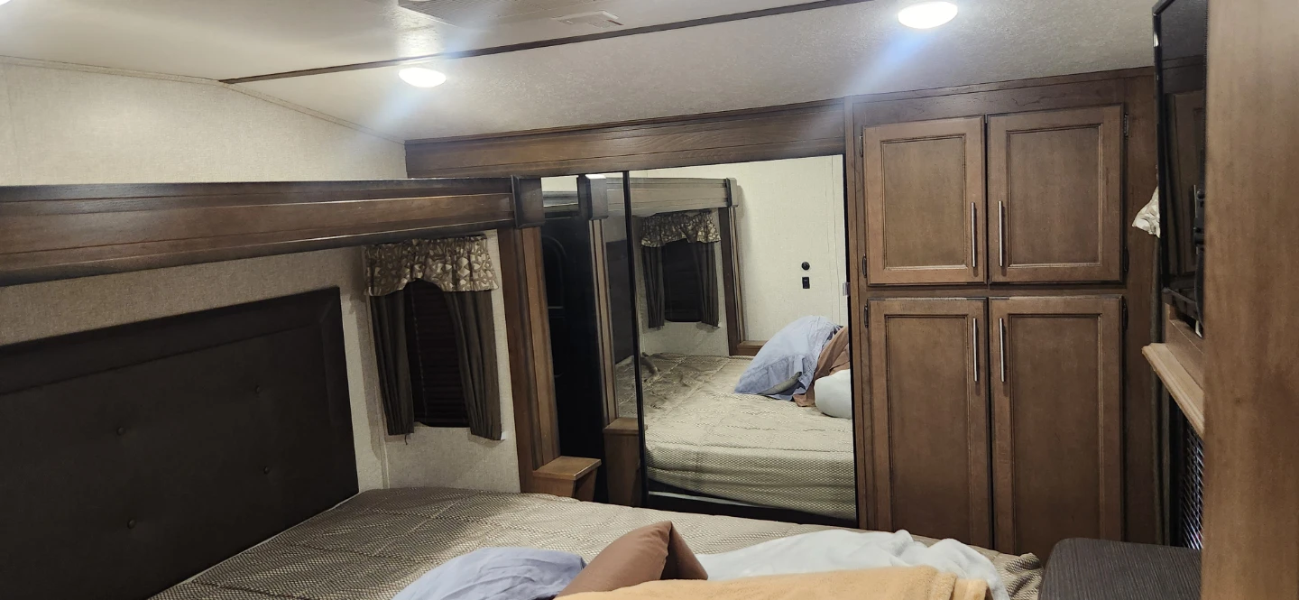 Keystone Cougar Fifth Wheel RV - photo 5
