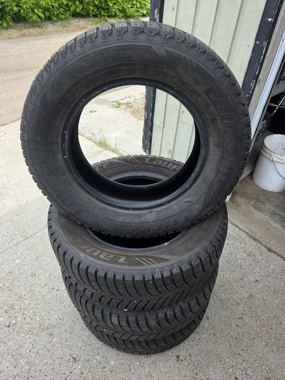 Laufenn 215/65R16 Winter Tires