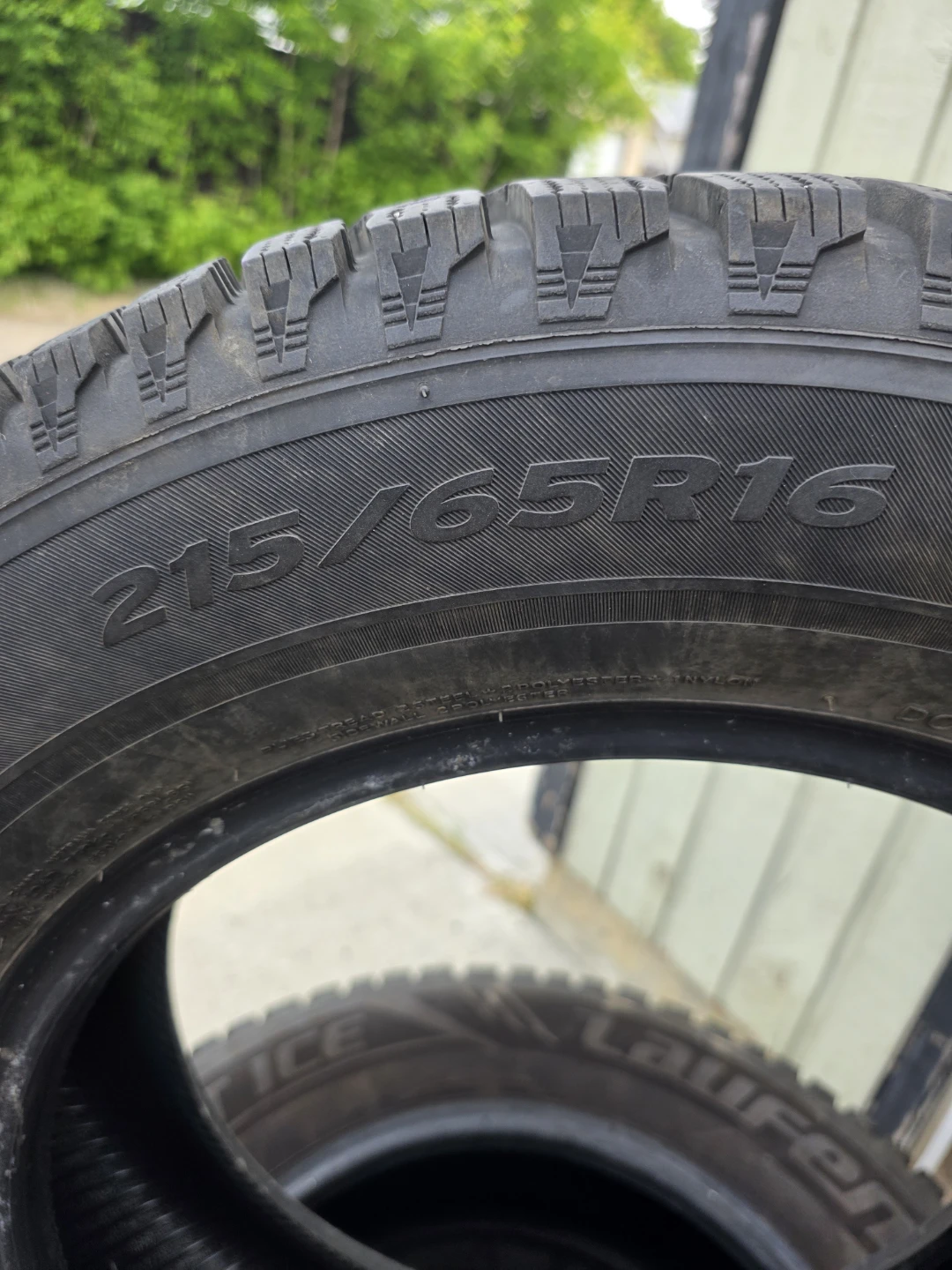 Laufenn 215/65R16 Winter Tires - photo 2