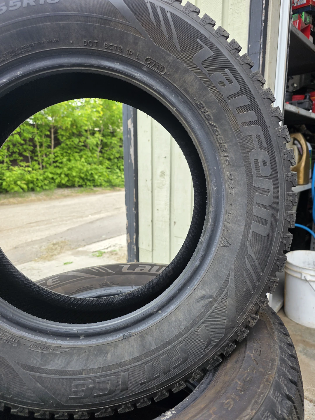 Laufenn 215/65R16 Winter Tires - photo 3