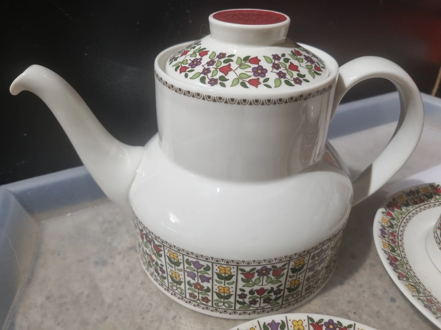 Royal Doulton Fireglow Teapot & 2 Cups with Saucers - photo 3