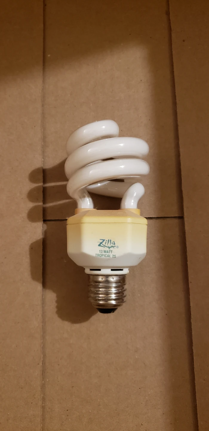 ⚽ Zilla 25 Watt Tropical CFL Bulb for Reptiles