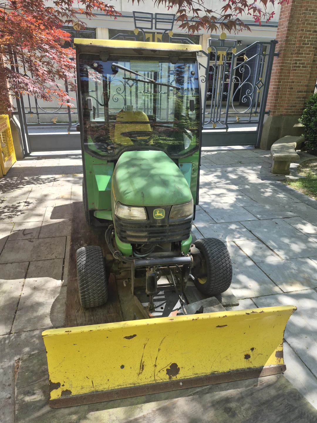 John Deere X595 Lawn Tractor with SnowEx Spreader