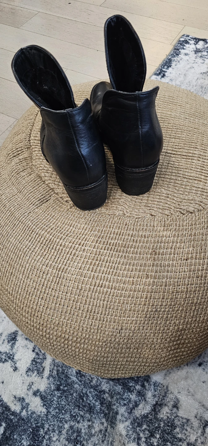 Dolce Vita Black Leather Ankle Boots - photo 2