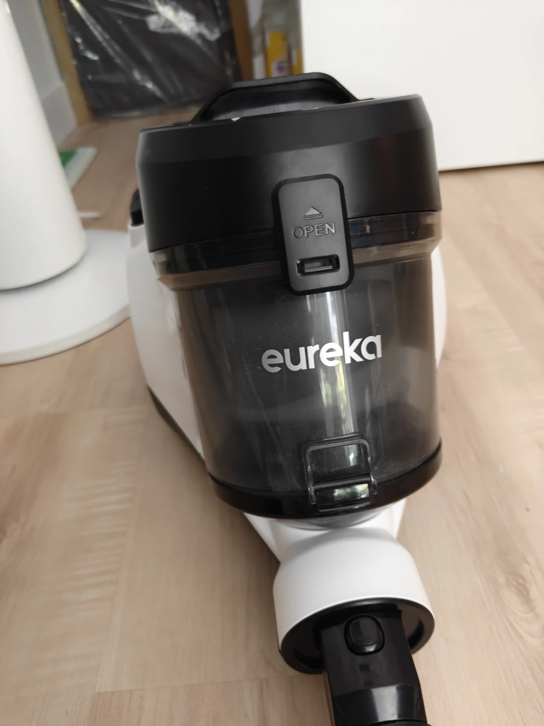 Eureka Vacuum Cleaner - photo 4