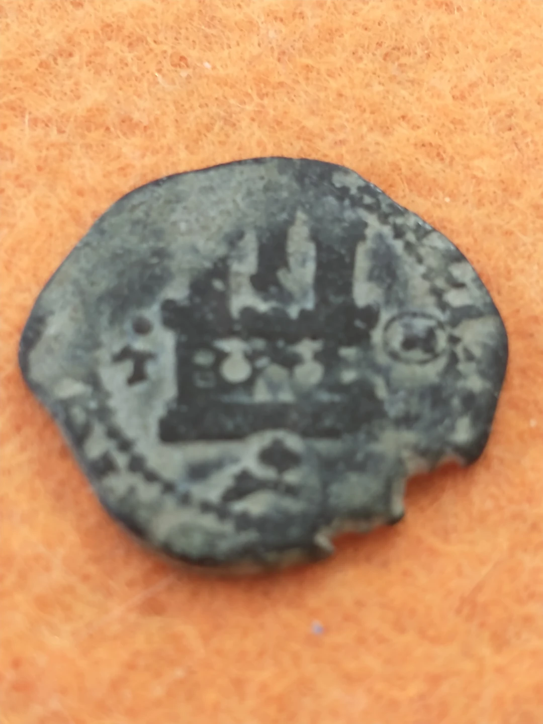 Lovely C. 1500s-1600s Spanish medieval coin castle/lion - photo 2
