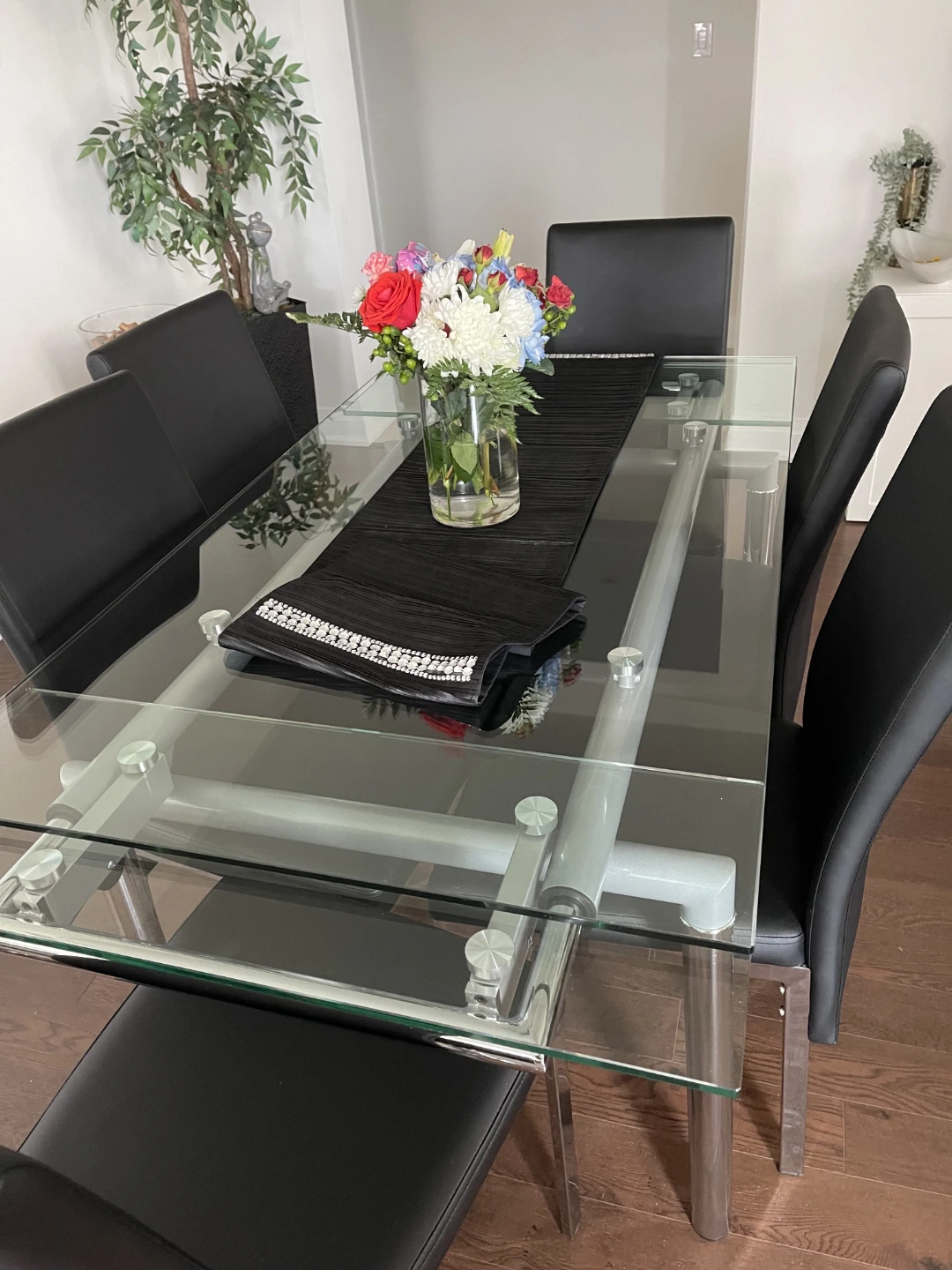 Structube Dining set and custom Sofa bed for sale!!!!!