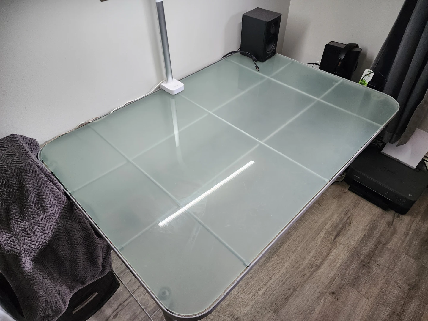 Free desk/table (55" x 35") - photo 3