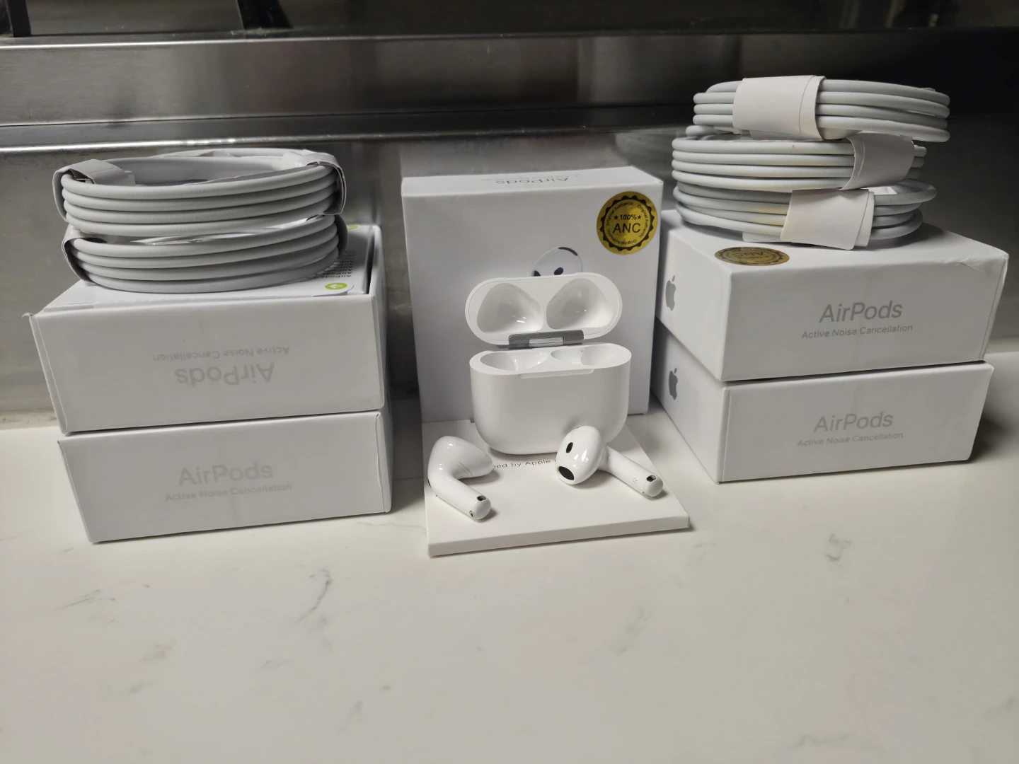 AirPods Pro (2nd Gen)and 4 gen,aceptó ofertas,accepted offers.