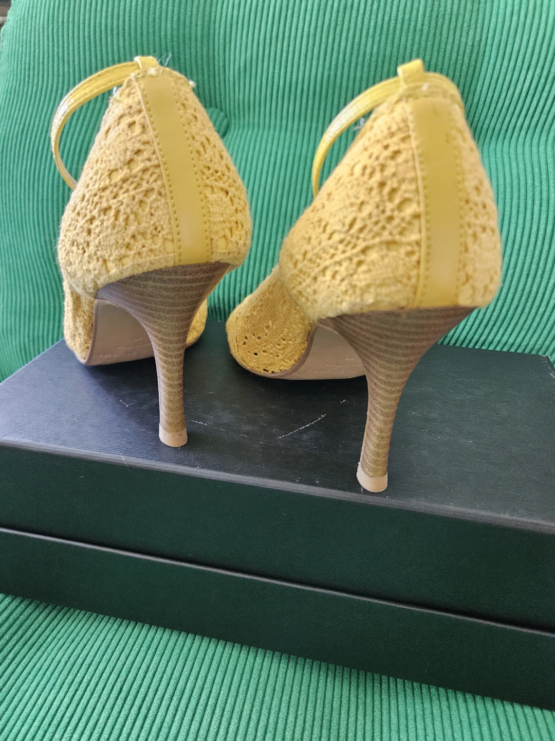 COLIN STUART Yellow Crochet Heels - photo 4