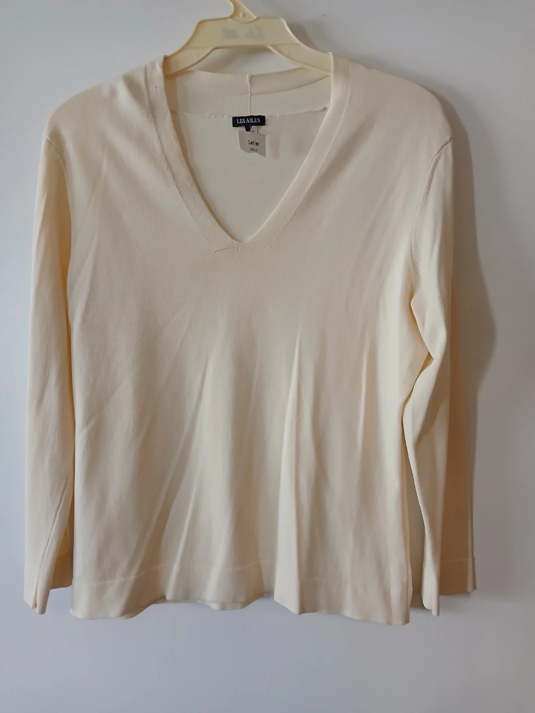 5 Ladies Tops new w/tags. $6 EA. See below for size & location. - photo 3