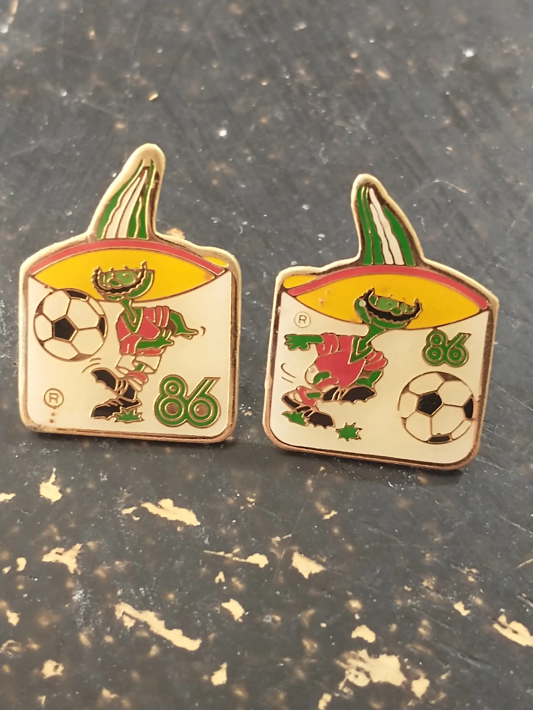 Authentic Mexico 1986 World Cup Soccer Pin Pair, Dated 1984 - photo 2