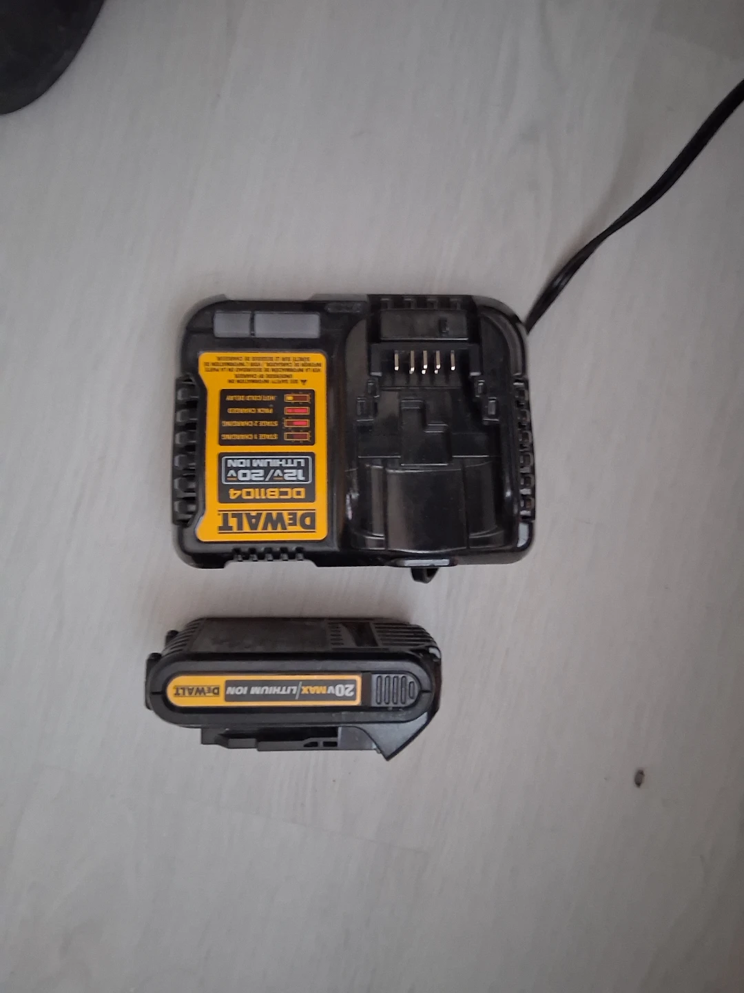 DEWALT 20V MAX Lithium Ion Battery and Charger
