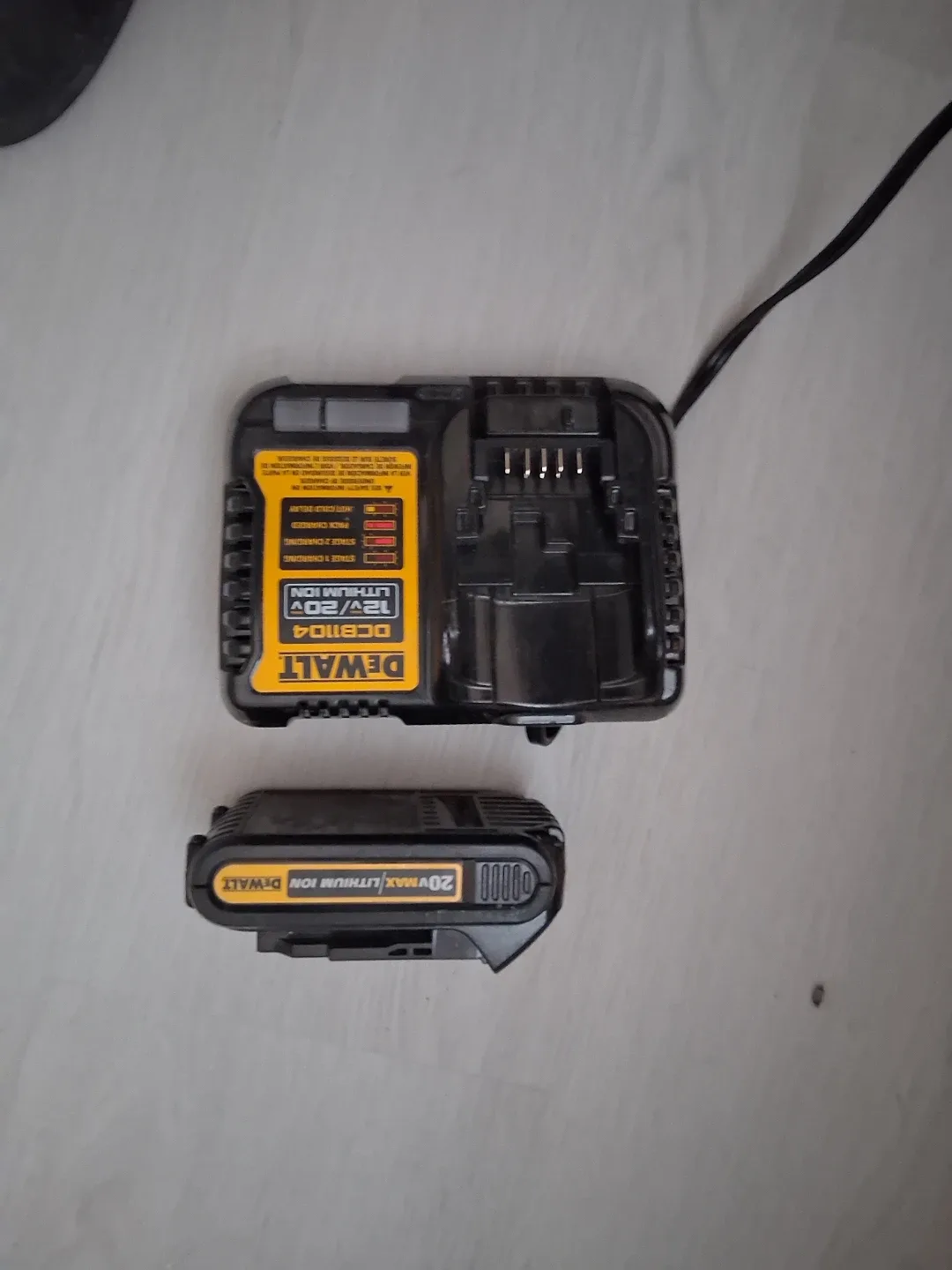 DEWALT 20V MAX Lithium Ion Battery and Charger