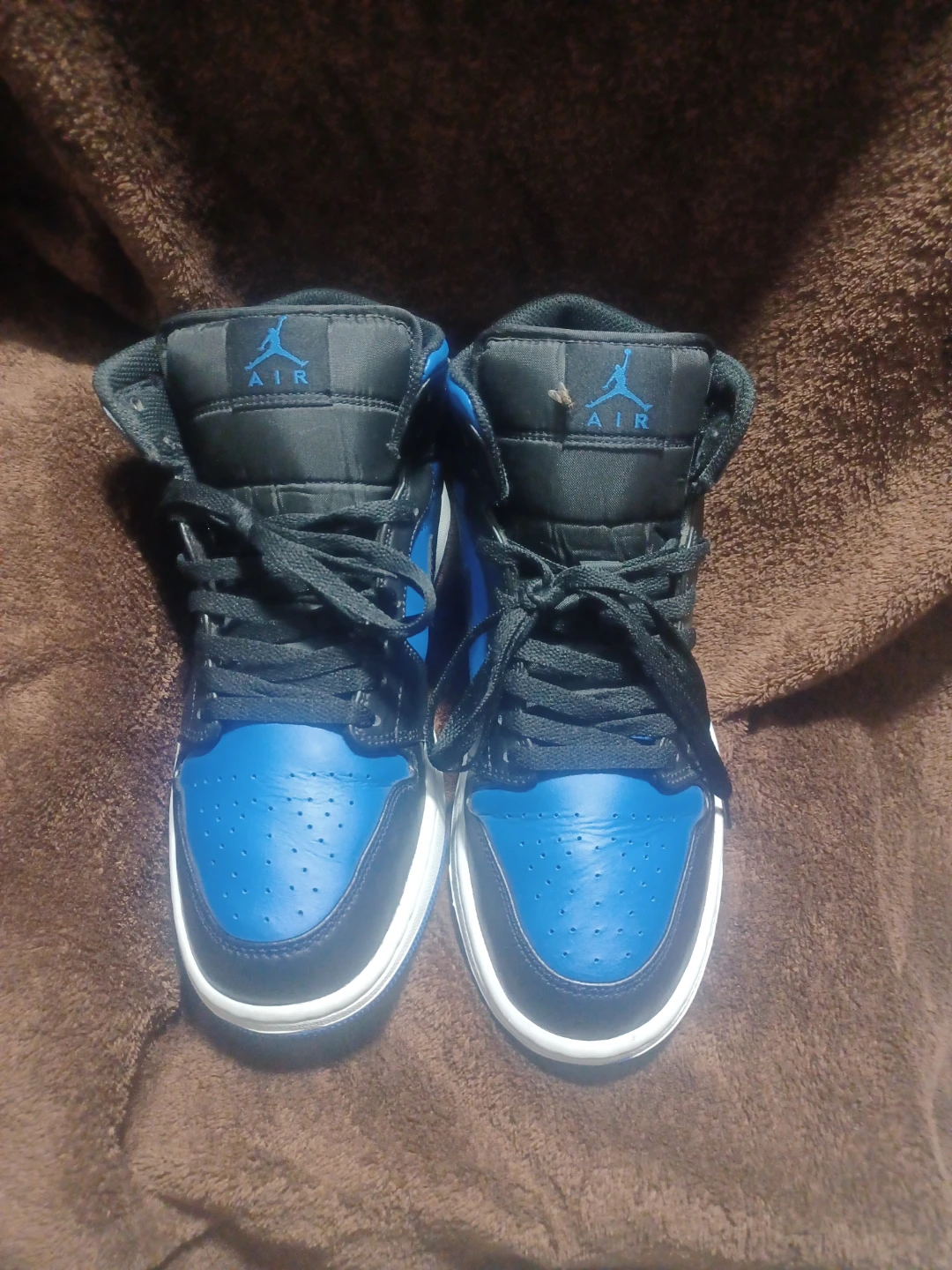 Jordan 1 mid royal size 9