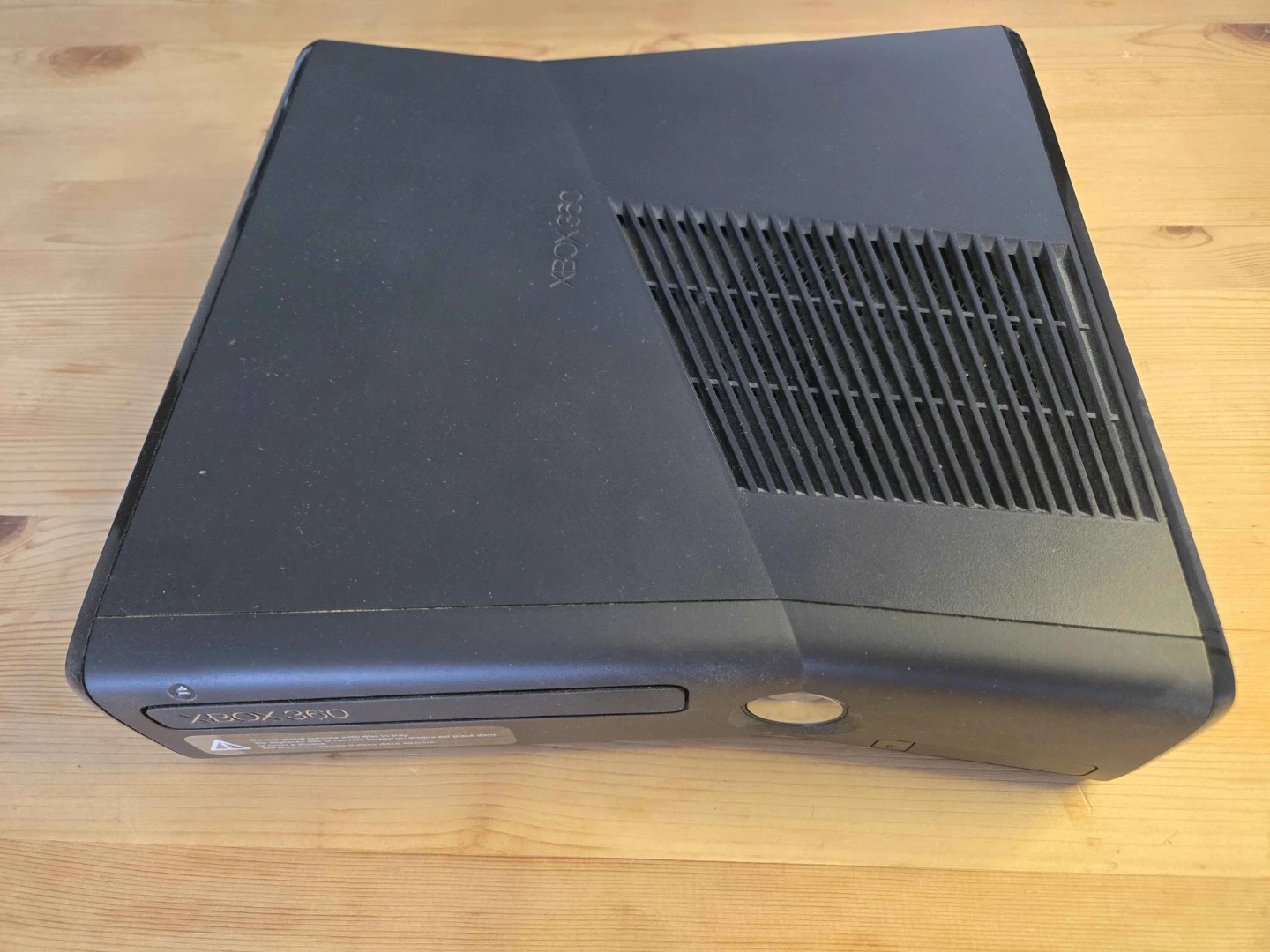 Title Xbox 360 Console – 3 Controllers – Fully Working