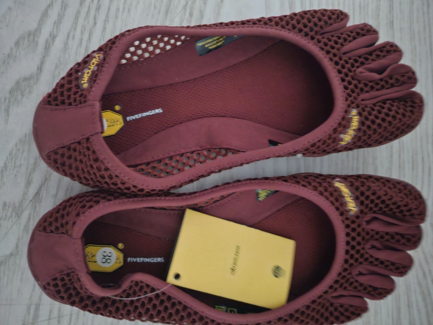 Vibram FiveFingers Women's Size 38 Burgundy Mesh Running Shoes