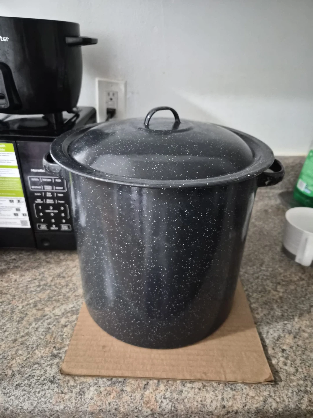 Large speckled enamel pot with lid - photo 2