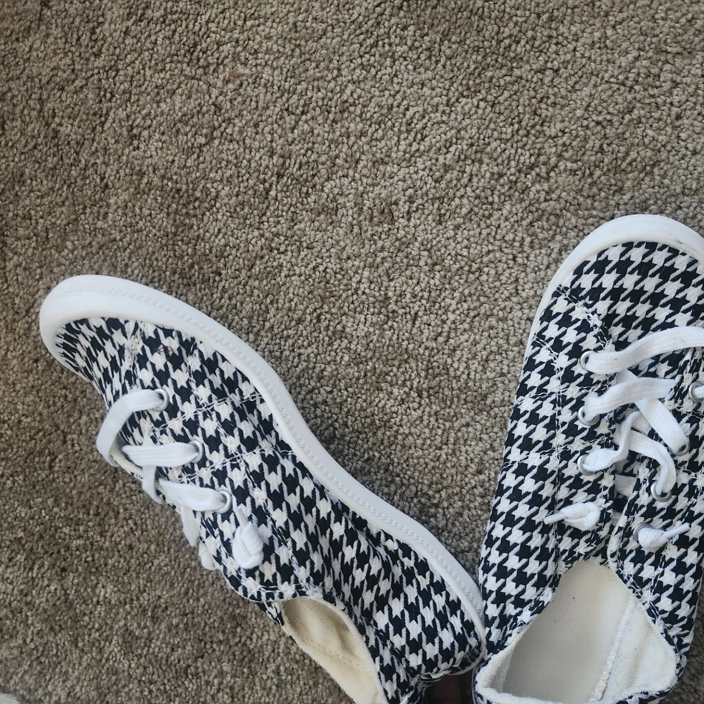 Gym shoes